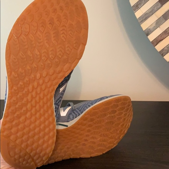 New balance - Picture 4 of 5